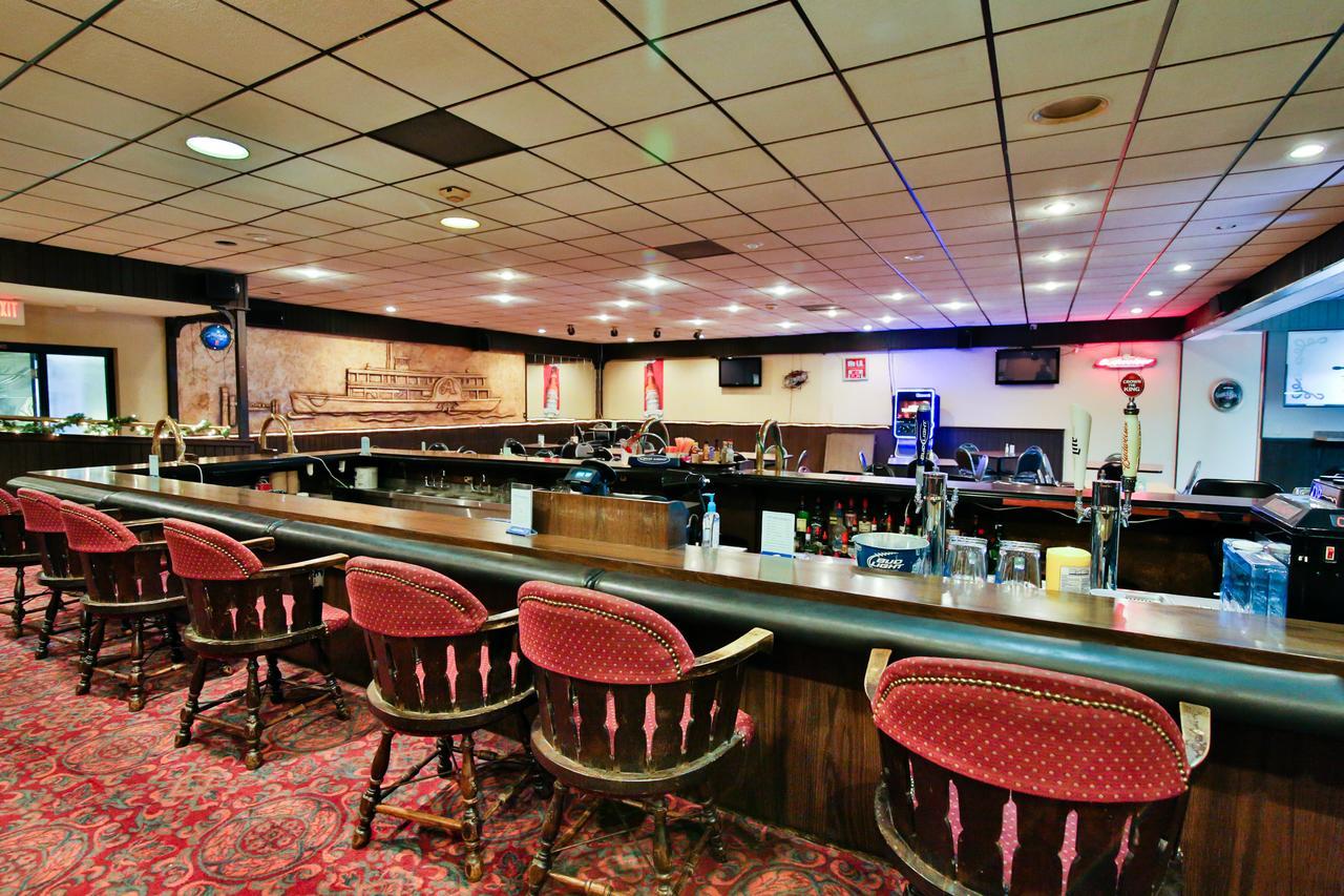 Great American Inn & Suites Devils Lake Bagian luar foto