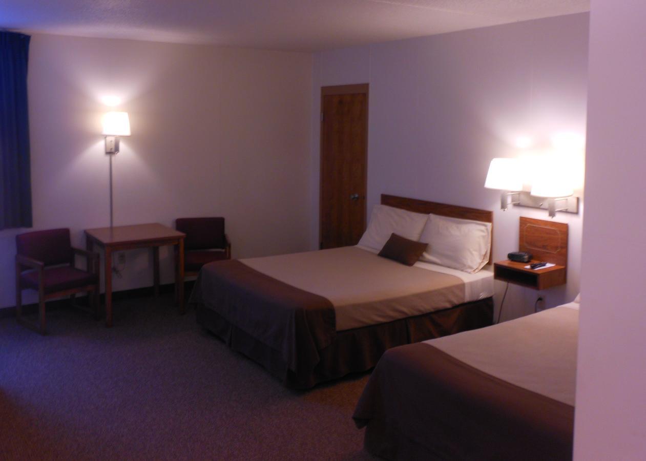 Great American Inn & Suites Devils Lake Bagian luar foto